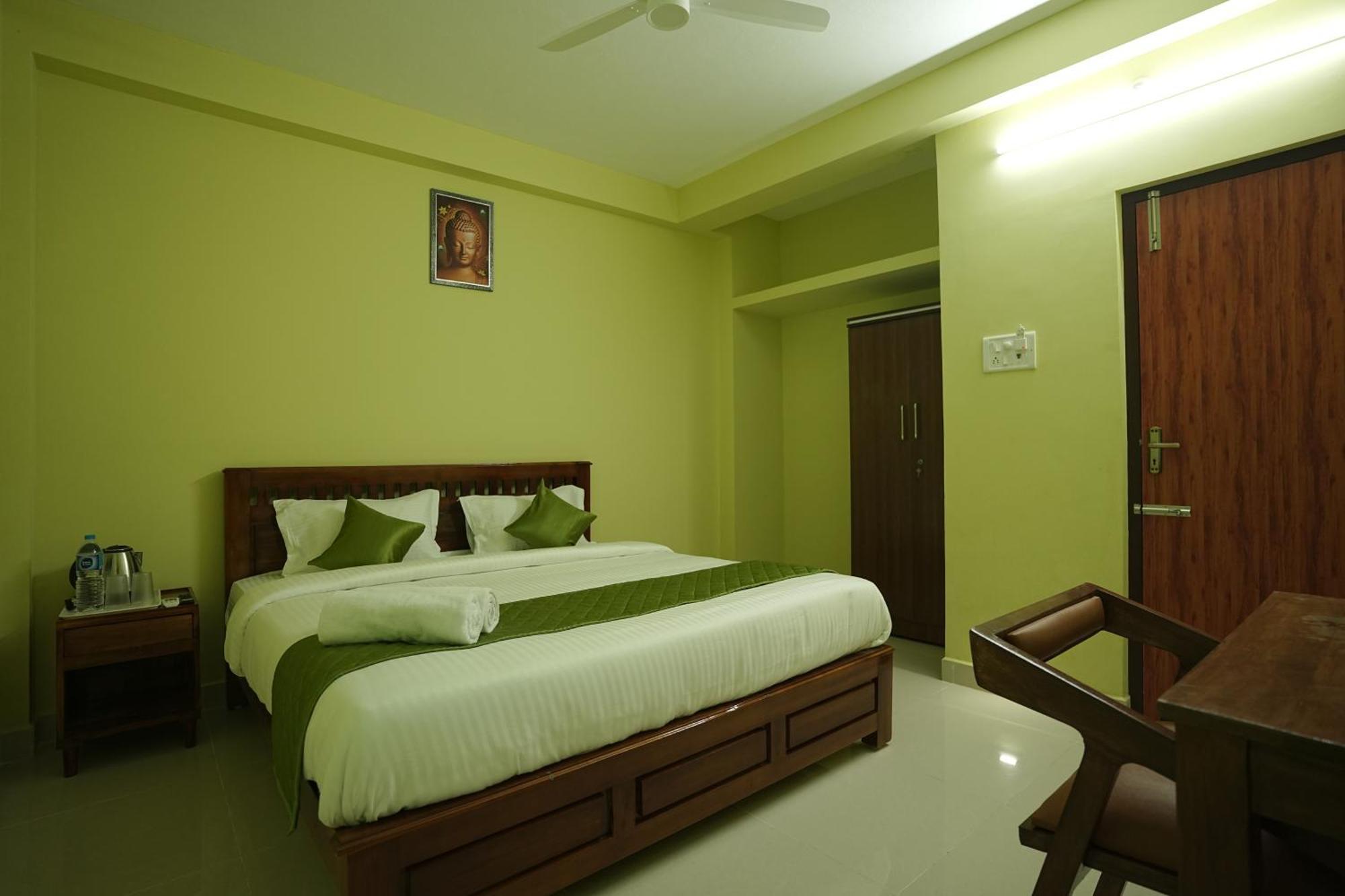 Le Leos Park Inn Puducherry Buitenkant foto